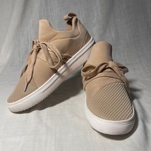 Steve Madden Lancer Women’s Sneakers. Soft Slip on. Blush pink. Size 6